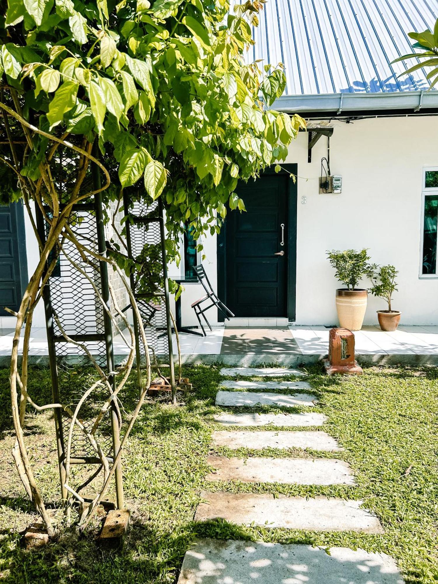 Belukar Lodges Private Homestay 판타이체낭 외부 사진